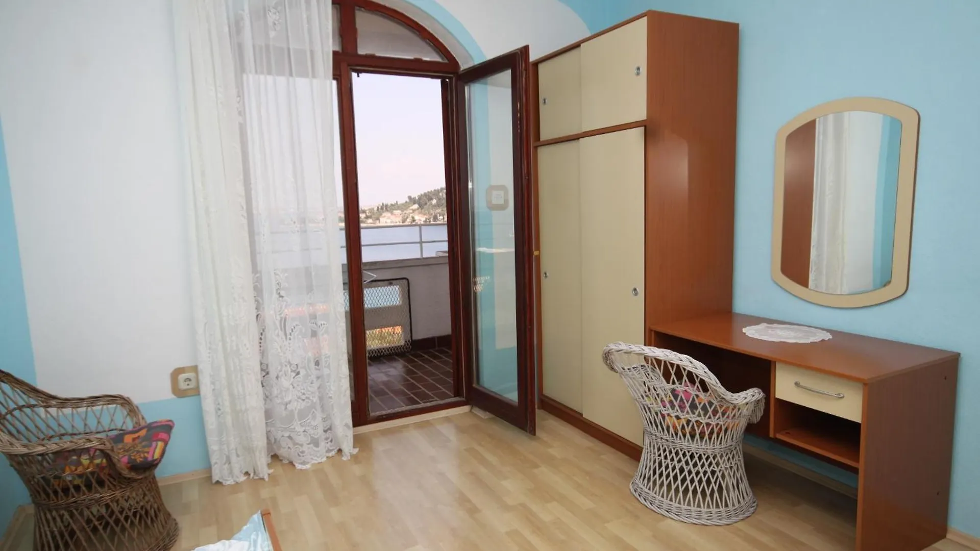 Apartments By The Sea Kali, Ugljan - 834